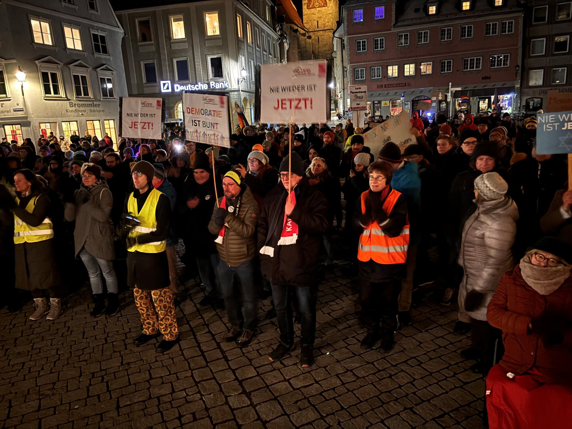 Bischof Meier Ruft Bei Kundgebung In Memmingen Zu Demokratie Und Zusammenhalt Auf