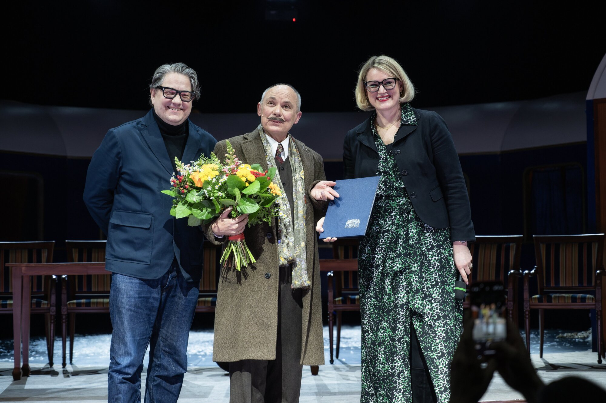 Ehre für einen Ausnahmekünstler | Klaus Müller vom Staatstheater Augsburg wird Bayerischer Kammerschauspieler