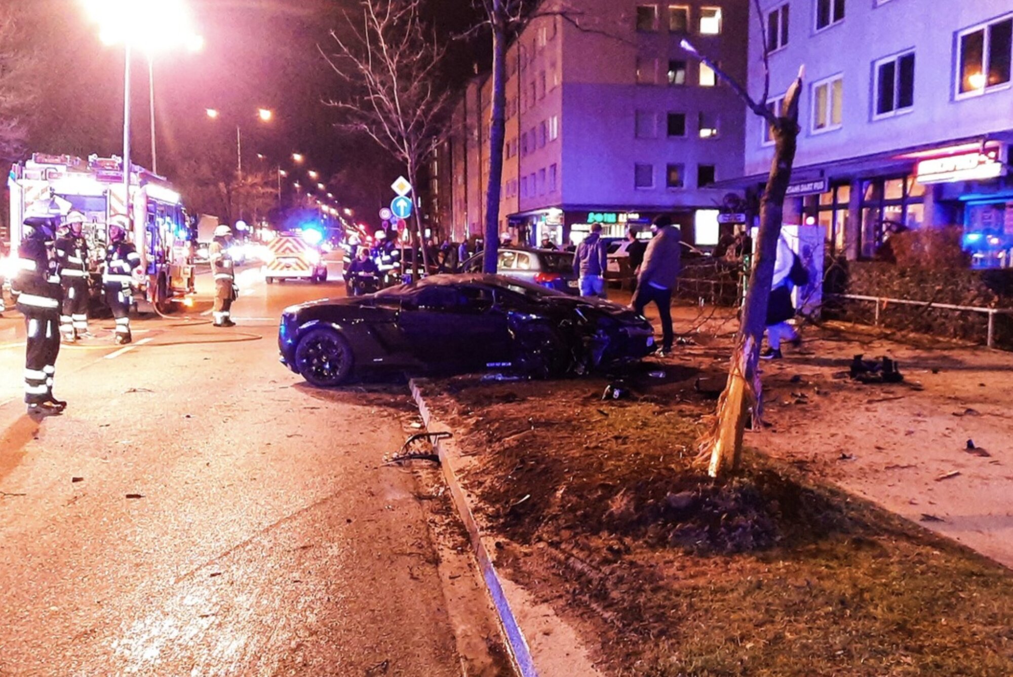 Schwerer Unfall in München: Audi und Lamborghini erheblich beschädigt – zum Glück nur zwei Leichtverletzte