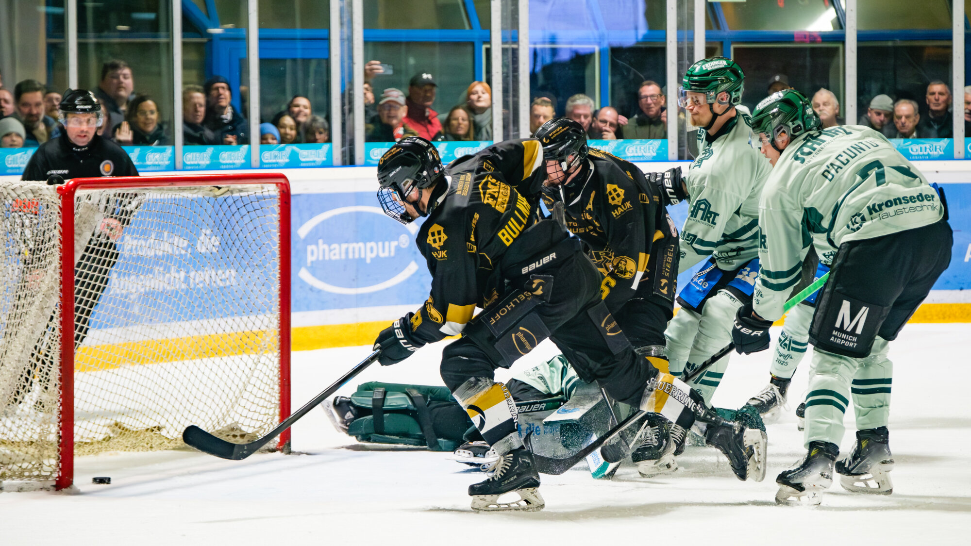 Die Spannung steigt | EHC Königsbrunn gleicht Serie aus - Souveräner 5:1-Sieg gegen Erding 3 Die Spannung Steigt | Ehc Königsbrunn Gleicht Serie Aus - Souveräner 5:1-Sieg Gegen Erding