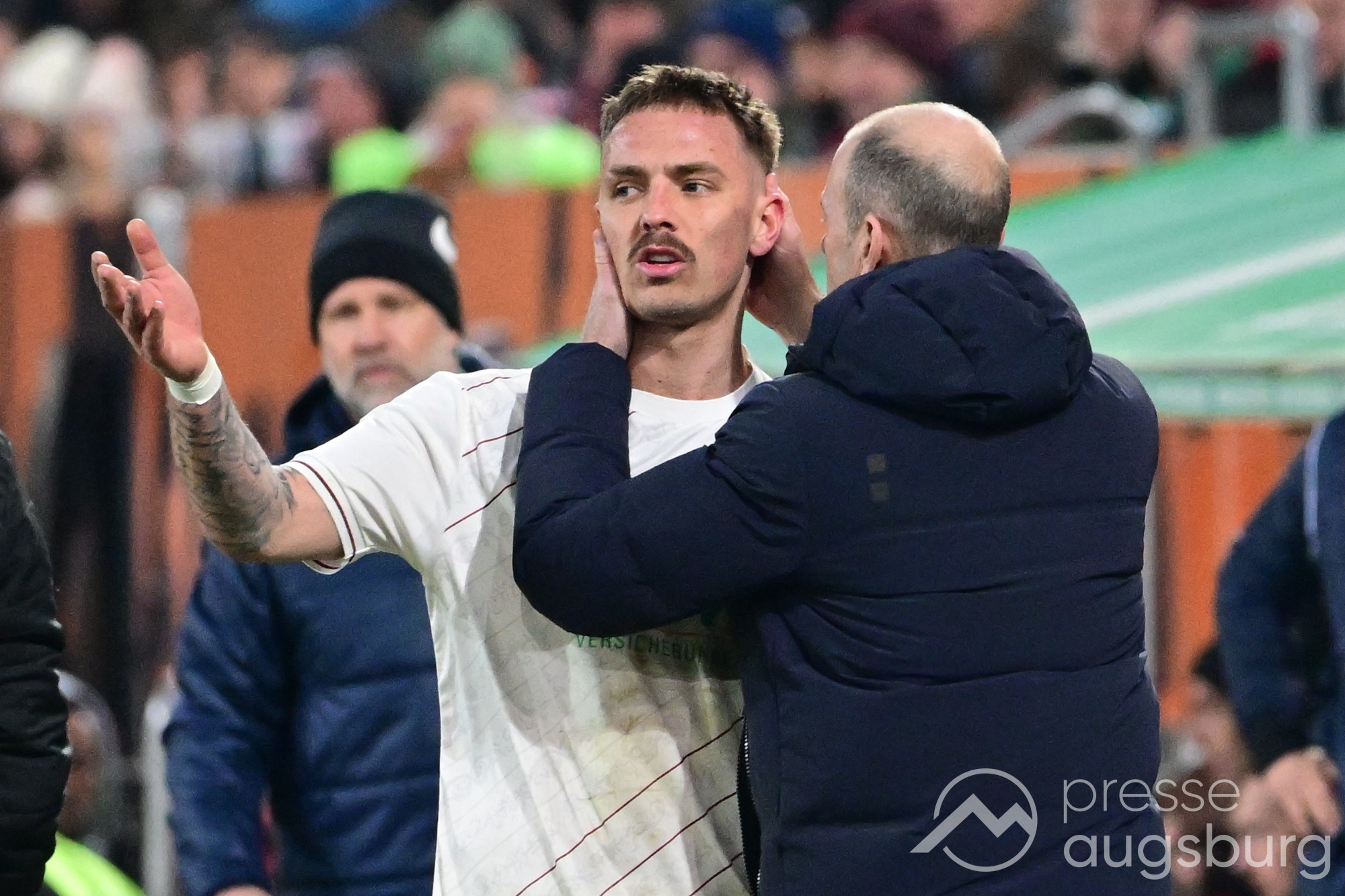 “Schade, dass wir uns nicht belohnt haben” | Die Stimmen zum Remis des FC Augsburg gegen Freiburg