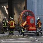 Zweiter Brand innerhalb weniger Wochen: Erneut Feuer in Lagerhalle bei Recyclingfirma in Königsbrunn