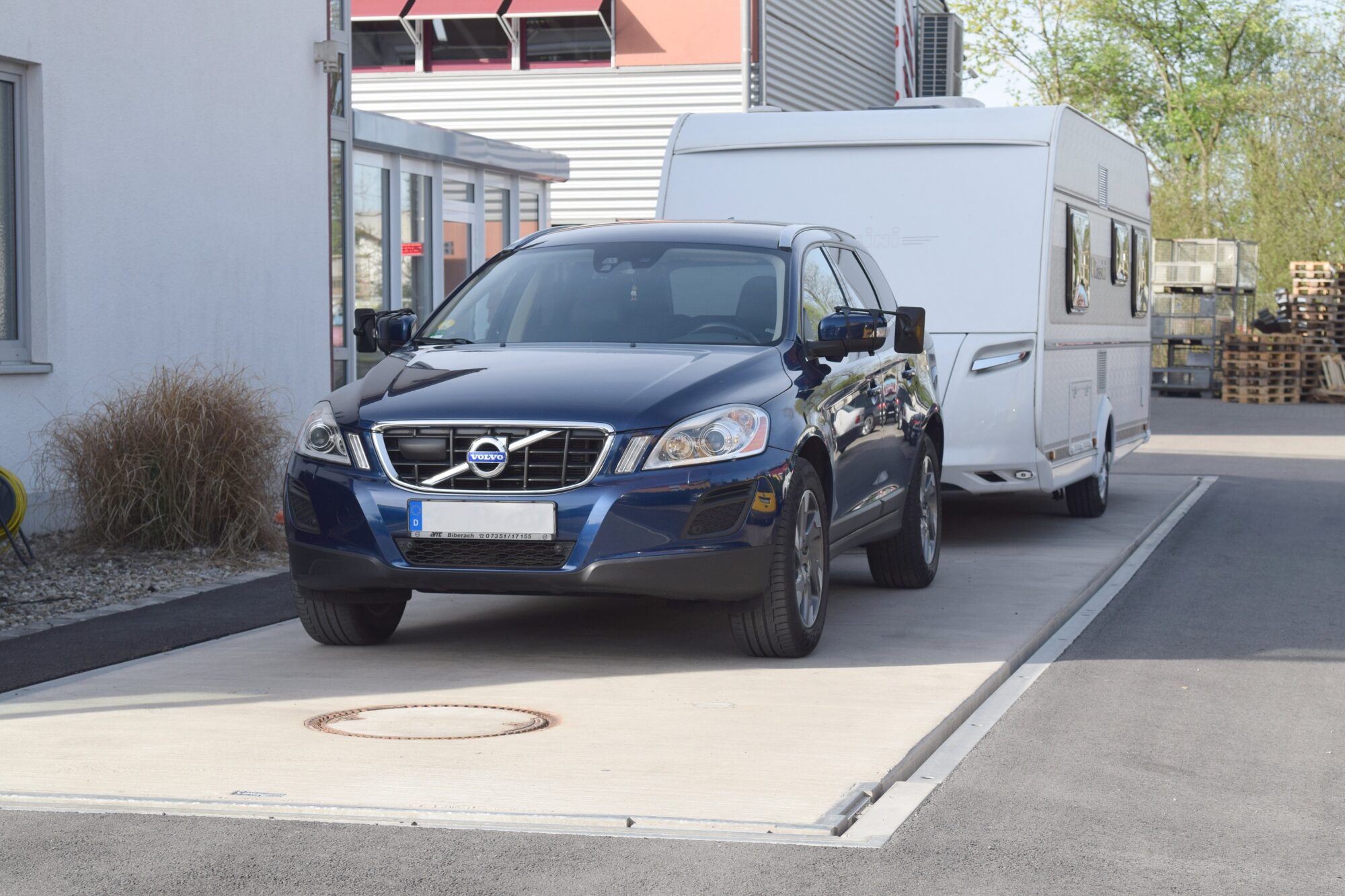 Fahrzeug-Gewichtskontrolle in Affing-Mühlhausen: Sicher in den Urlaub und dabei Gutes tun