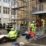 Schwerer Arbeitsunfall auf Münchner Baustelle – Zwei Arbeiter schwer verletzt