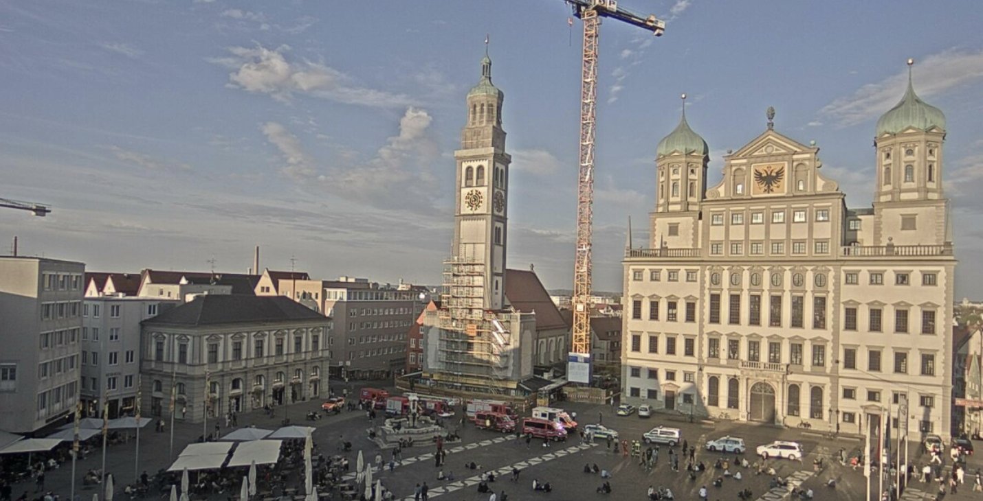 Großeinsatz am Augsburger Rathaus – gemeldete Person auf dem Dach nicht bestätigt