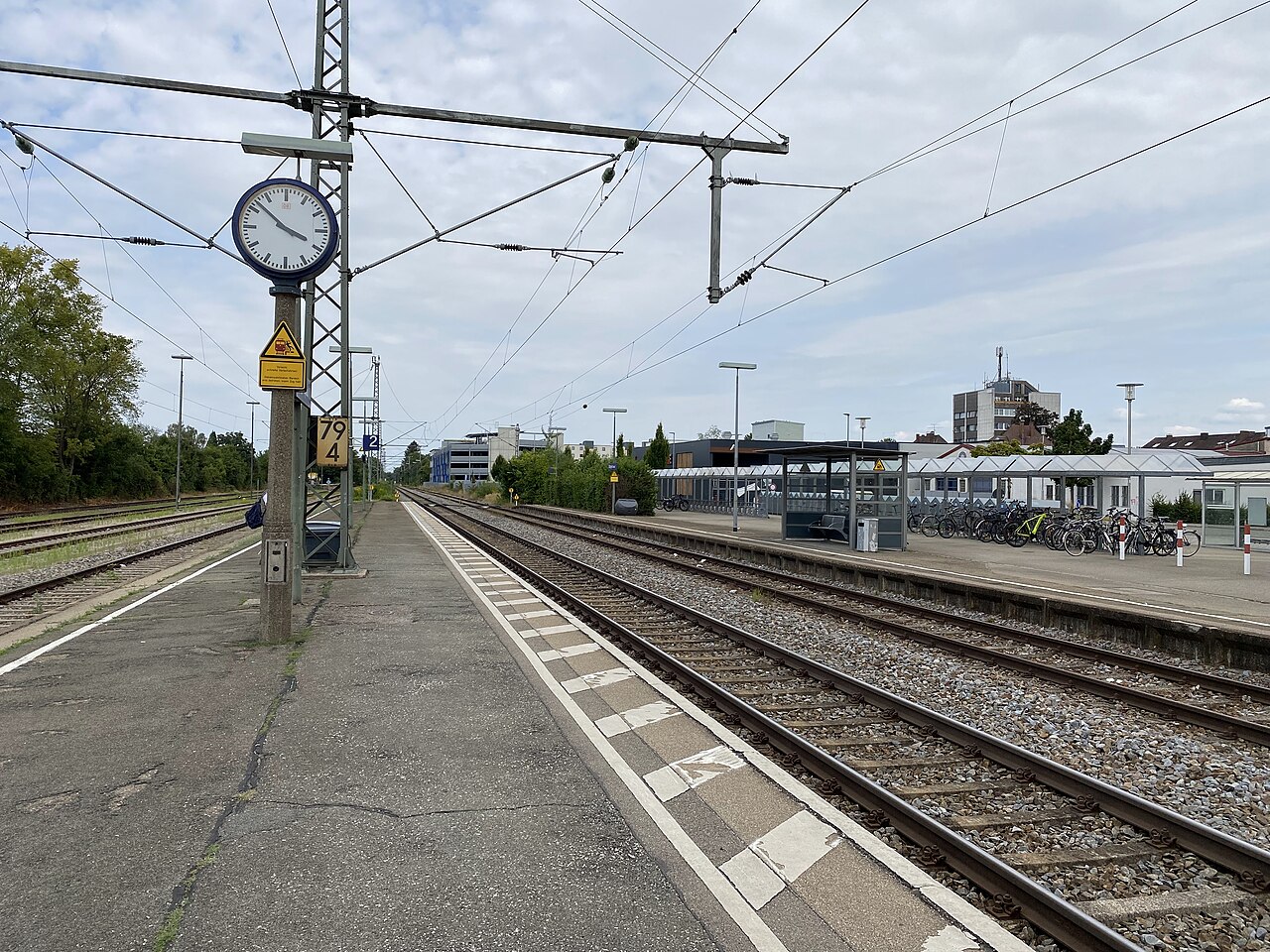 Dillingen: Mann wirft Stein auf 13-Jährigen – Bundespolizei bittet um Zeugenhinweise