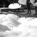 Dramatischer Wasserrettungseinsatz an der Eisbachwelle in München  – Surferin schwebt in Lebensgefahr
