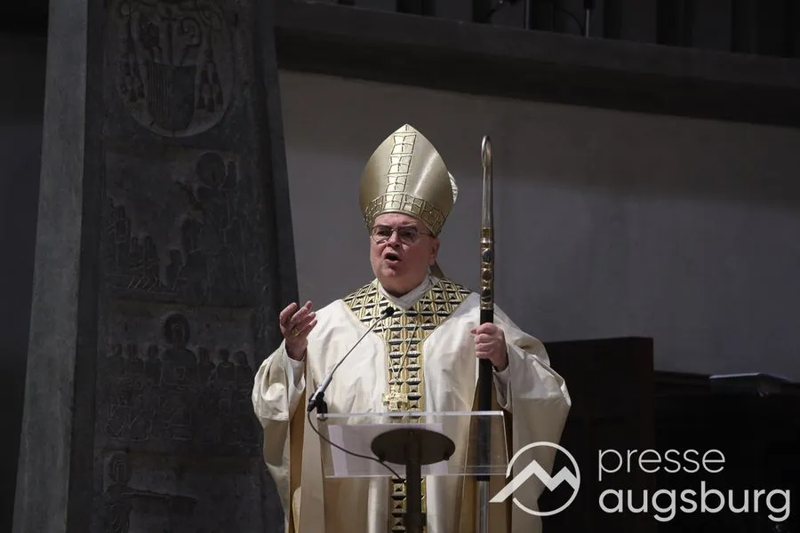 Bischof Bertram ruft im Augsburger Dom zur Erneuerung auf