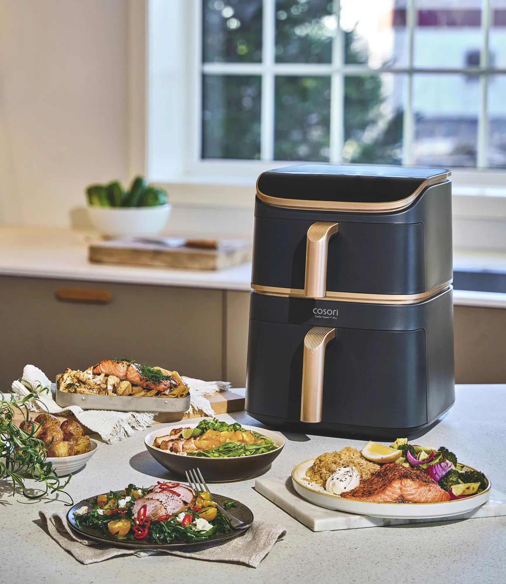 COSORI stellt neue Turbo Tower Heißluftfriteuse vor: Kompakter Air Fryer mit drei Ebenen