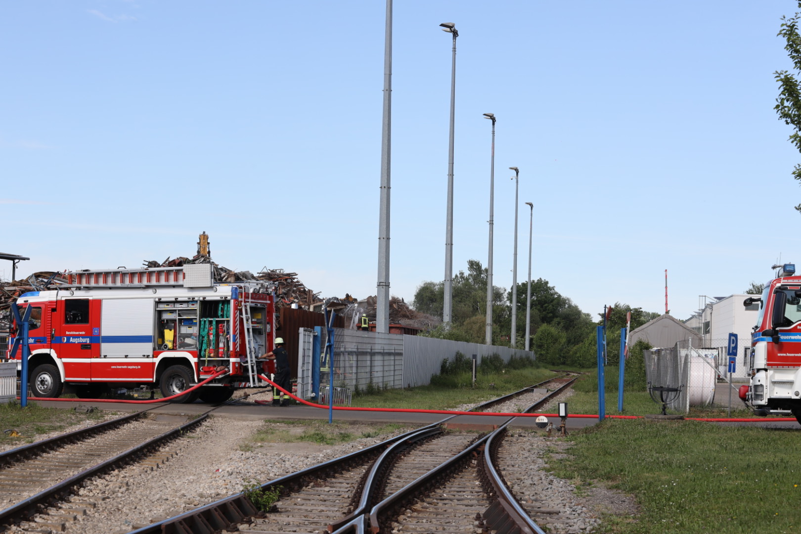 Augsburg: Feuer auf Schrottplatz an der Derchinger Straße