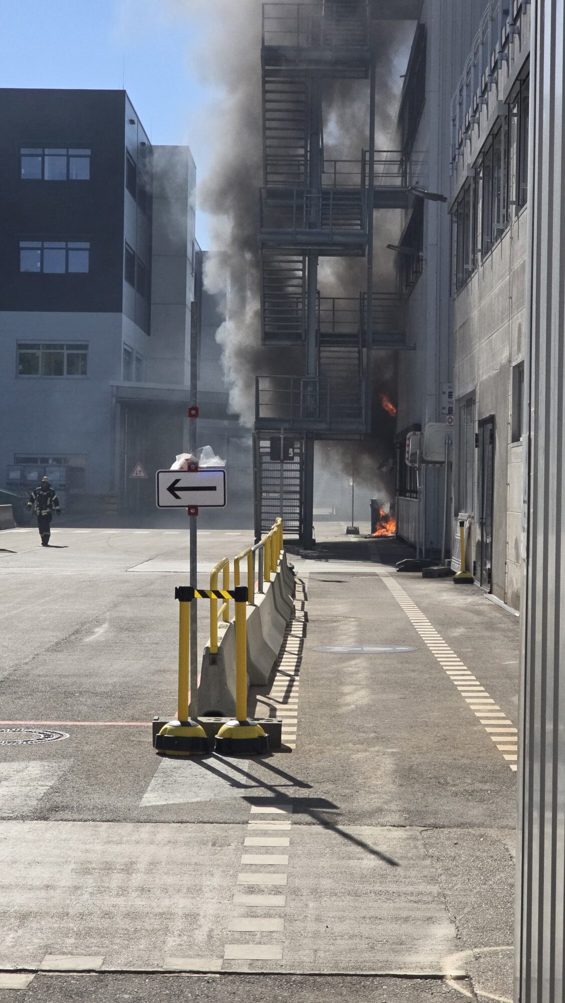 Brand bei Augsburger Industriebetrieb – Automatischer Alarm verhindert Schlimmeres