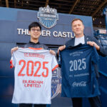 FC Augsburg bindet Torwarttalent Lubik langfristig – Kooperation mit Buriram United soll Nachwuchsförderung stärken