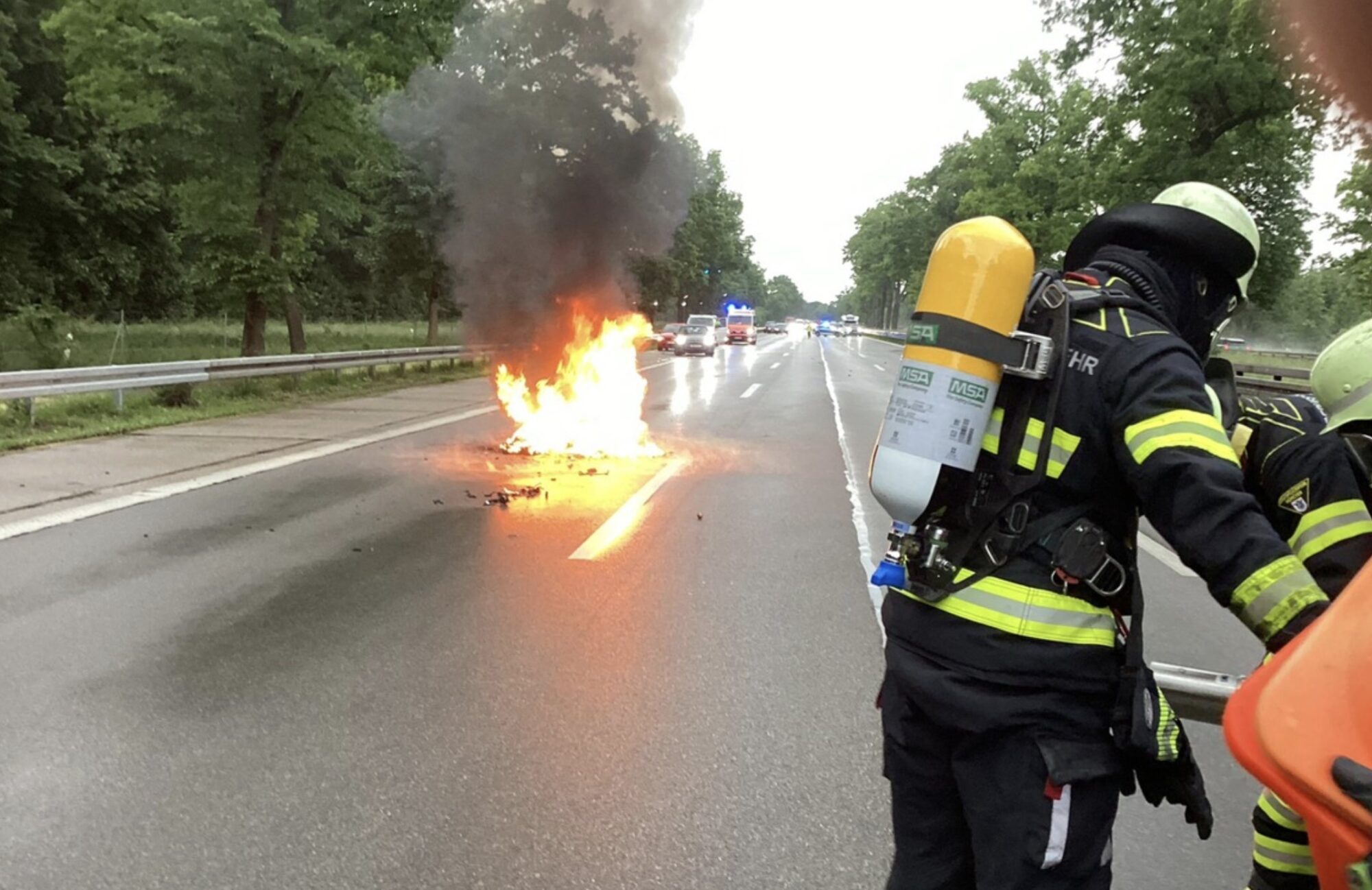 Motorrad in Flammen: Schwerer Unfall auf der A95 bei Forstenried