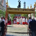 Fronleichnam in Augsburg | Mit Blumen, Musik und Glauben auf die Straßen
