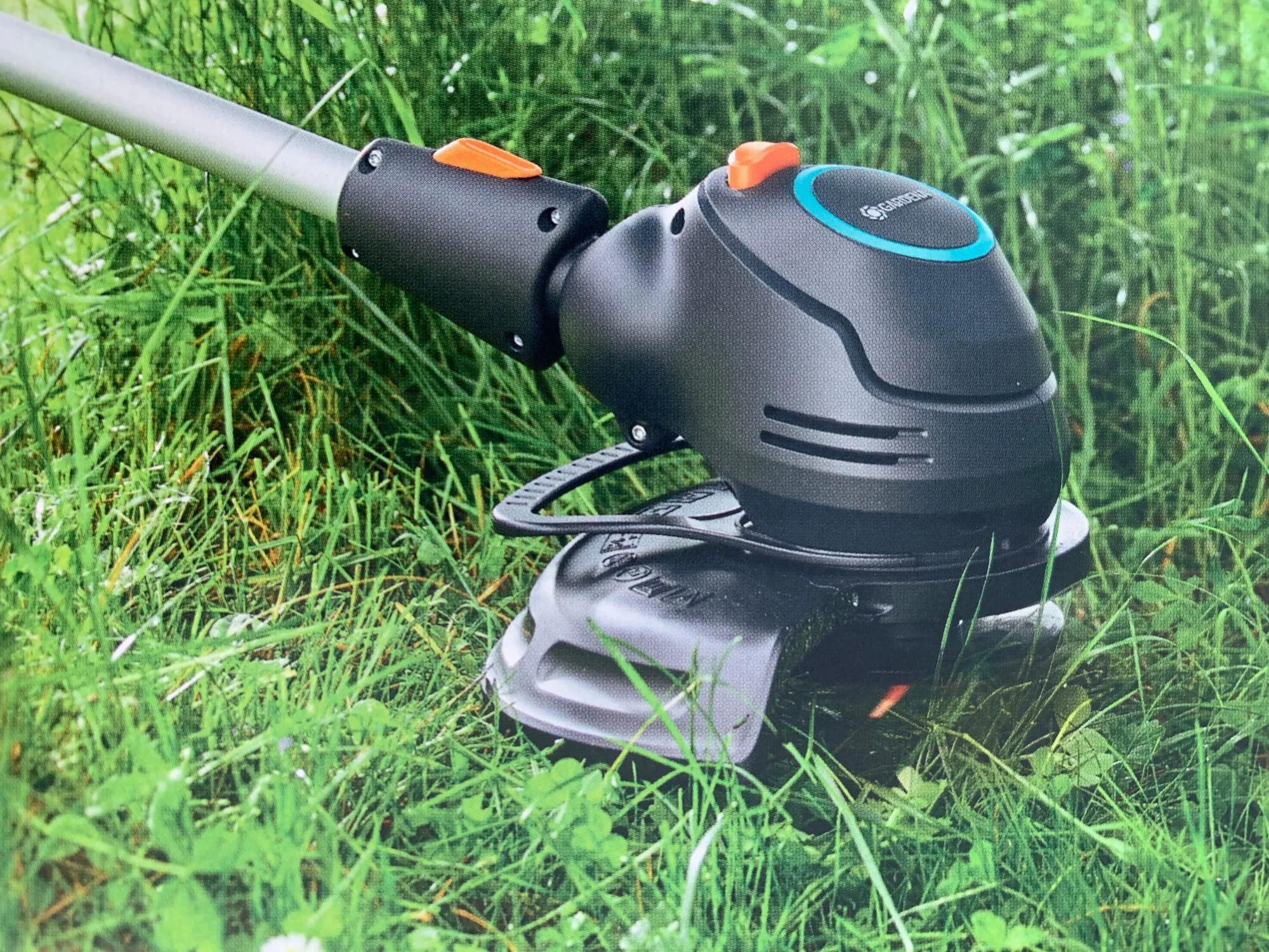 Eleganter Allrounder für feine Gartenarbeit – Der Gardena Akku-Trimmer ComfortCut Li‑18/23 Ready‑To‑Use