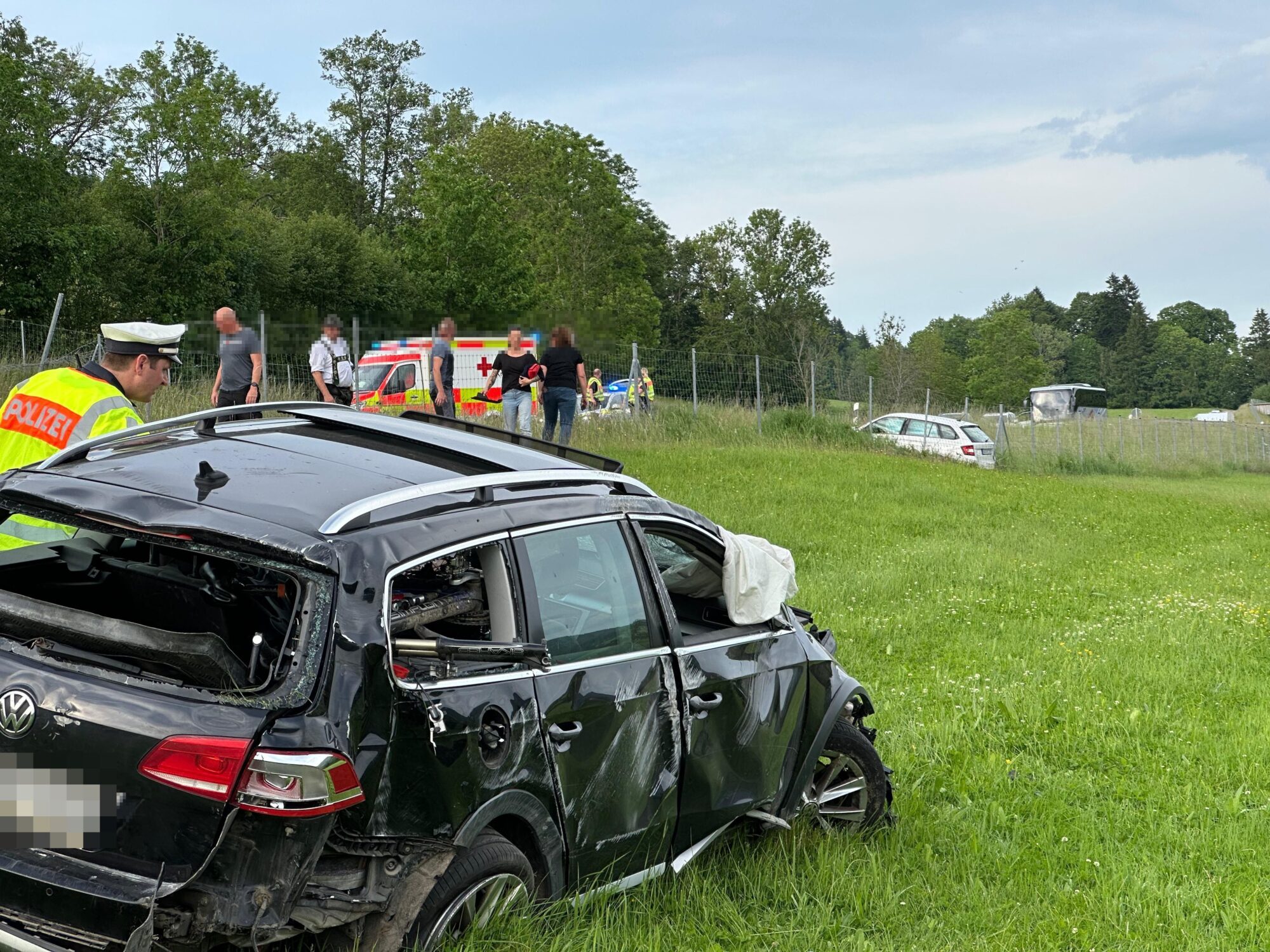 Erneut schwerer Verkehrsunfall auf der B12: Zwei Verletzte bei Crash zwischen Weitnau und Waltenhofen