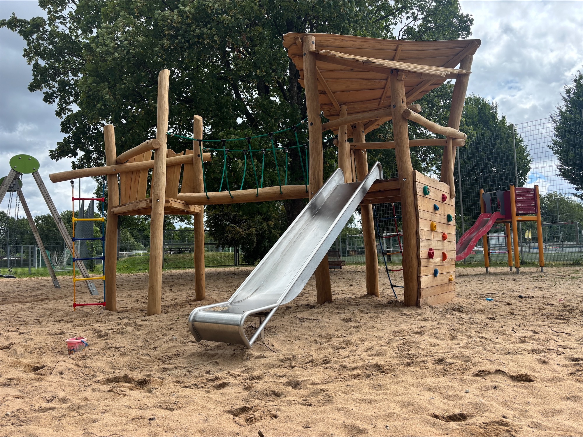 Mehr Spaß im Sommer | Neue Spielgeräte in der Gerfriedswelle sorgen für leuchtende Kinderaugen