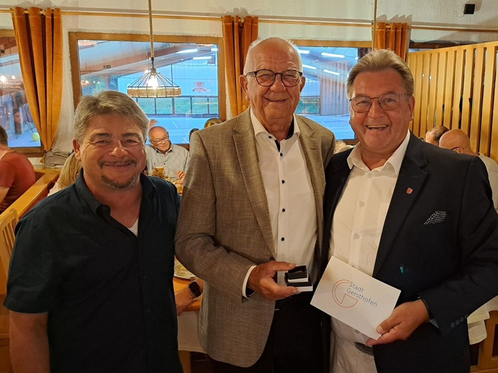 Gersthofen zeichnet verdiente Ehrenamtler mit Bürgermedaille in Silber aus