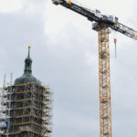 Historischer Moment in Augsburg: Sanierung des Perlachturms startet – Turmzwiebel soll am Freitag abgehoben werden