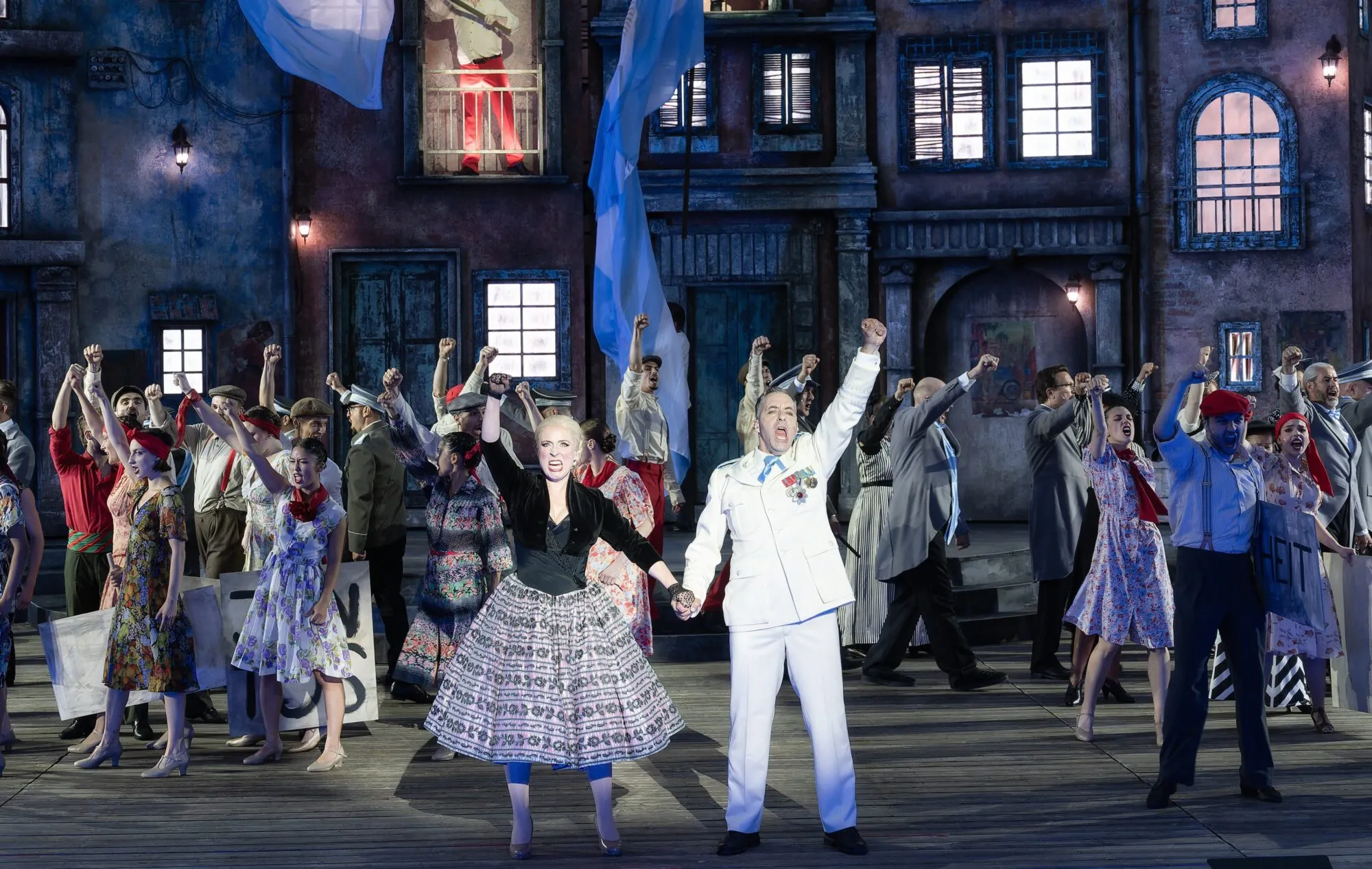 Glanzvoller Sommerabend mit dem Staatstheater Augsburg – „Evita“ auf der Freilichtbühne Augsburg