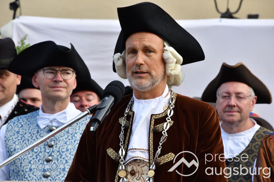 Galerie | Altstadtfest “Friedberger Zeit” mit buntem Einzug der Historischen eröffnet