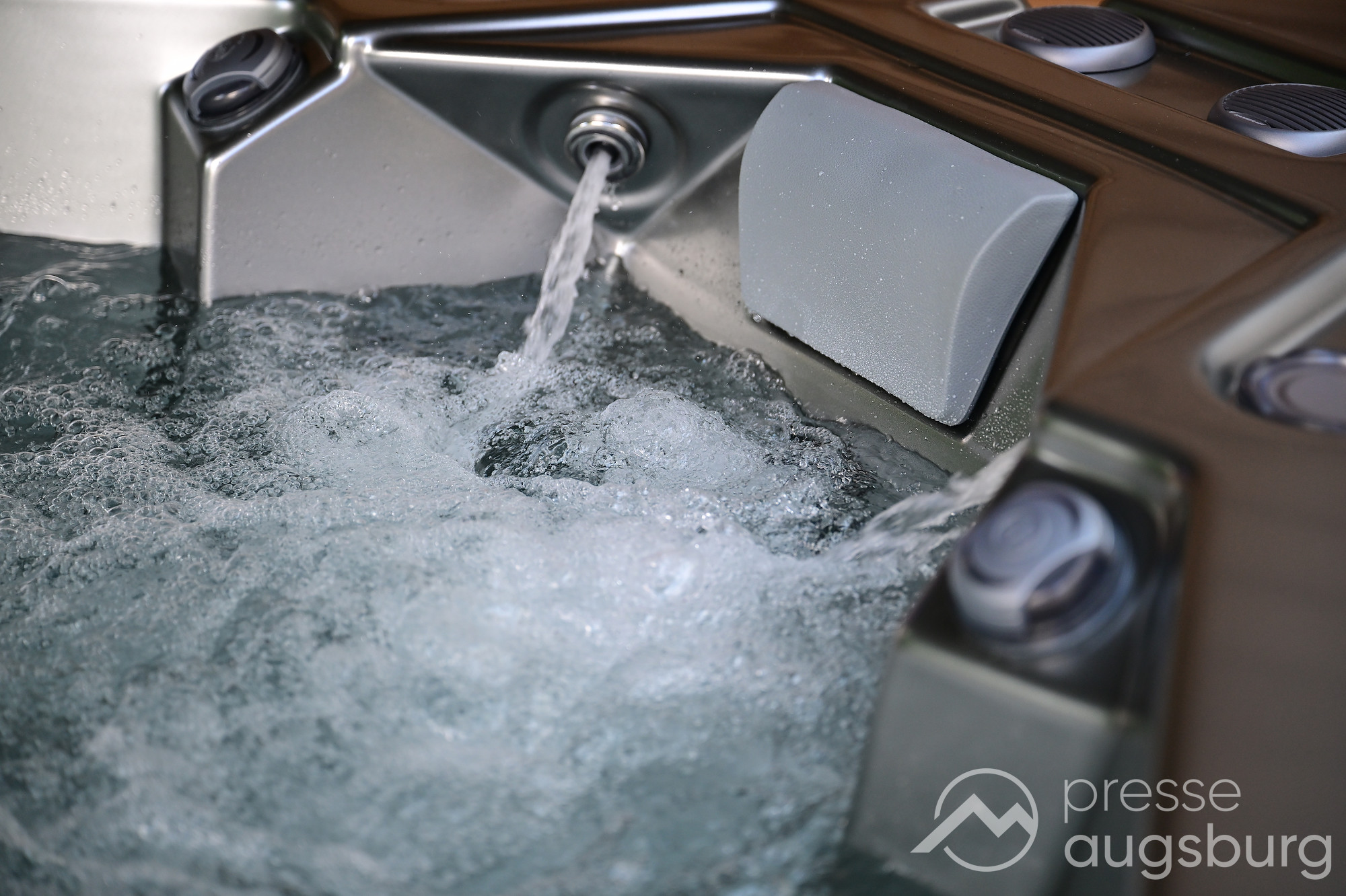 Hanscraft OKA 5 im Test: Europäischer Premium-Whirlpool trifft nachhaltige Fertigung und durchdachtes Design 92 Hanscraft Oka 5 Im Test: Europäischer Premium-Whirlpool Trifft Nachhaltige Fertigung Und Durchdachtes Design