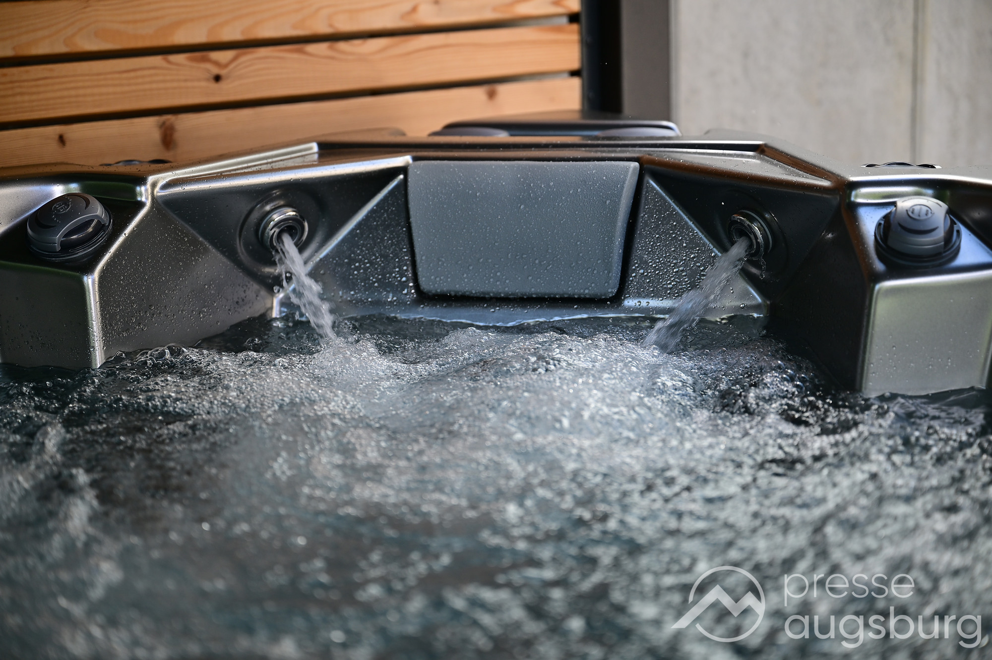 Hanscraft OKA 5 im Test: Europäischer Premium-Whirlpool trifft nachhaltige Fertigung und durchdachtes Design 143 Hanscraft Oka 5 Im Test: Europäischer Premium-Whirlpool Trifft Nachhaltige Fertigung Und Durchdachtes Design