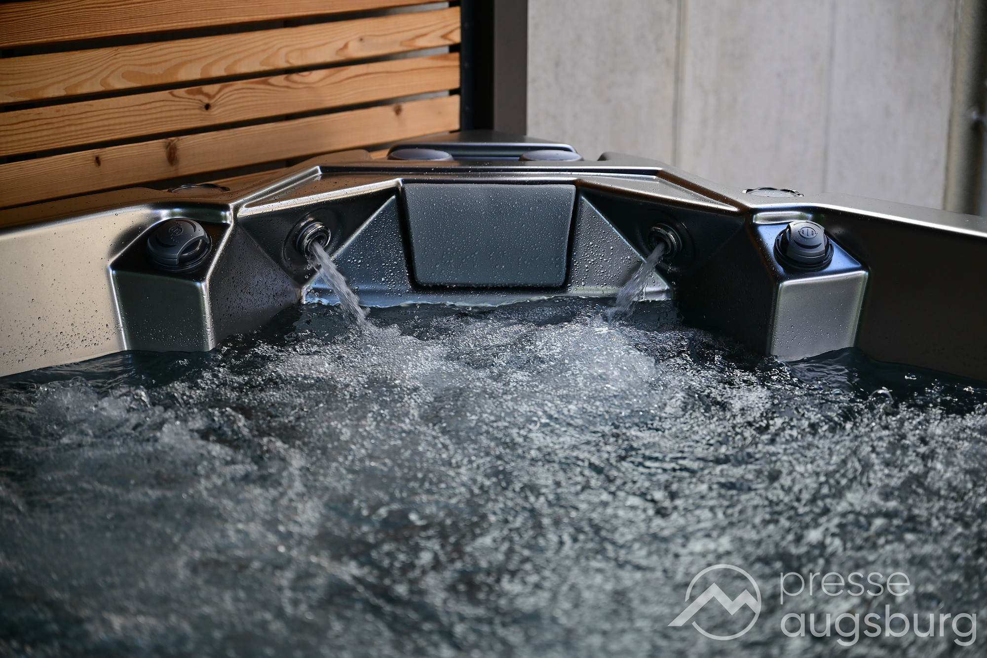 Hanscraft OKA 5 im Test: Europäischer Premium-Whirlpool trifft nachhaltige Fertigung und durchdachtes Design 85 Hanscraft Oka 5 Im Test: Europäischer Premium-Whirlpool Trifft Nachhaltige Fertigung Und Durchdachtes Design