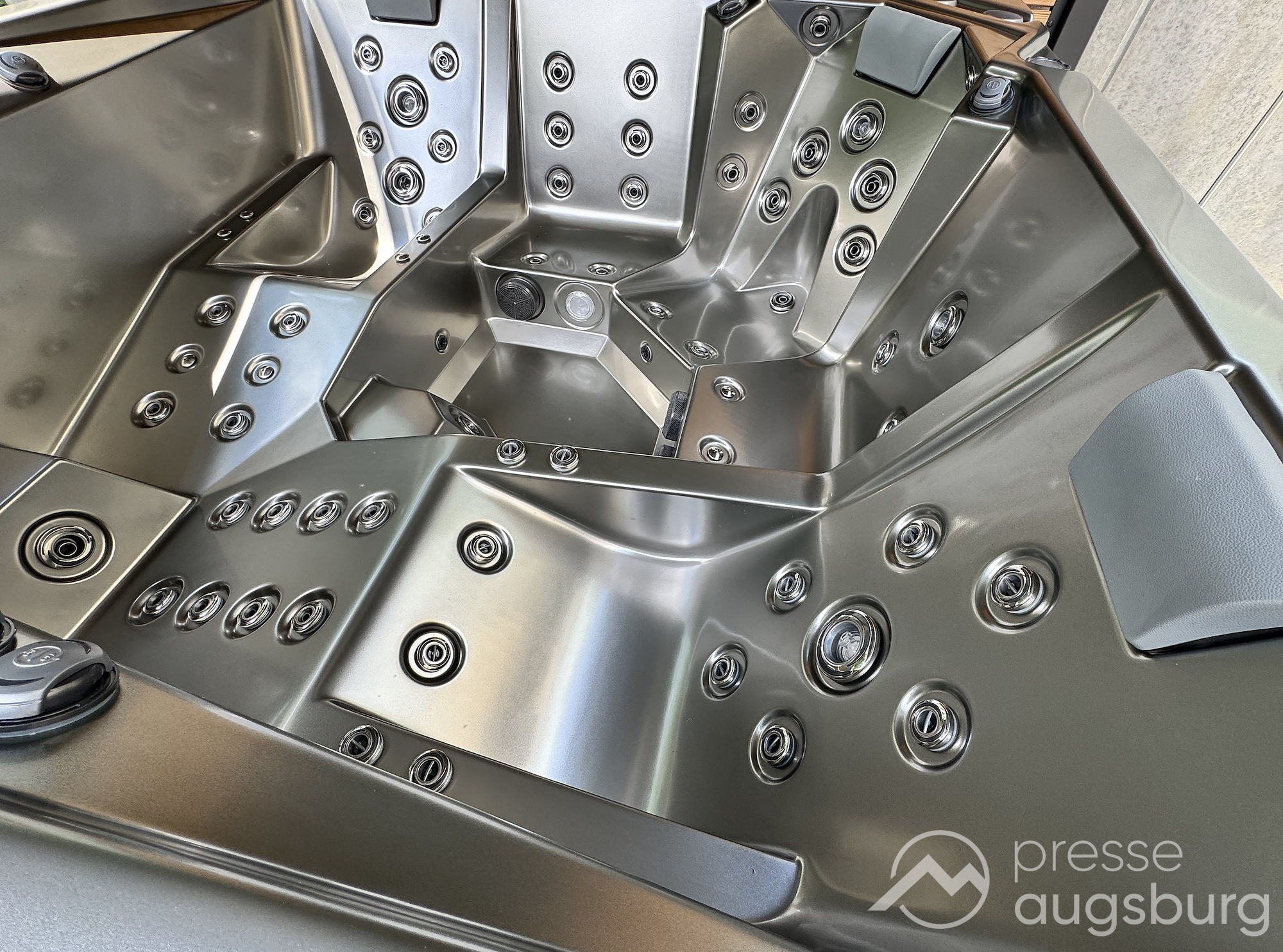 Hanscraft OKA 5 im Test: Europäischer Premium-Whirlpool trifft nachhaltige Fertigung und durchdachtes Design 83 Hanscraft Oka 5 Im Test: Europäischer Premium-Whirlpool Trifft Nachhaltige Fertigung Und Durchdachtes Design