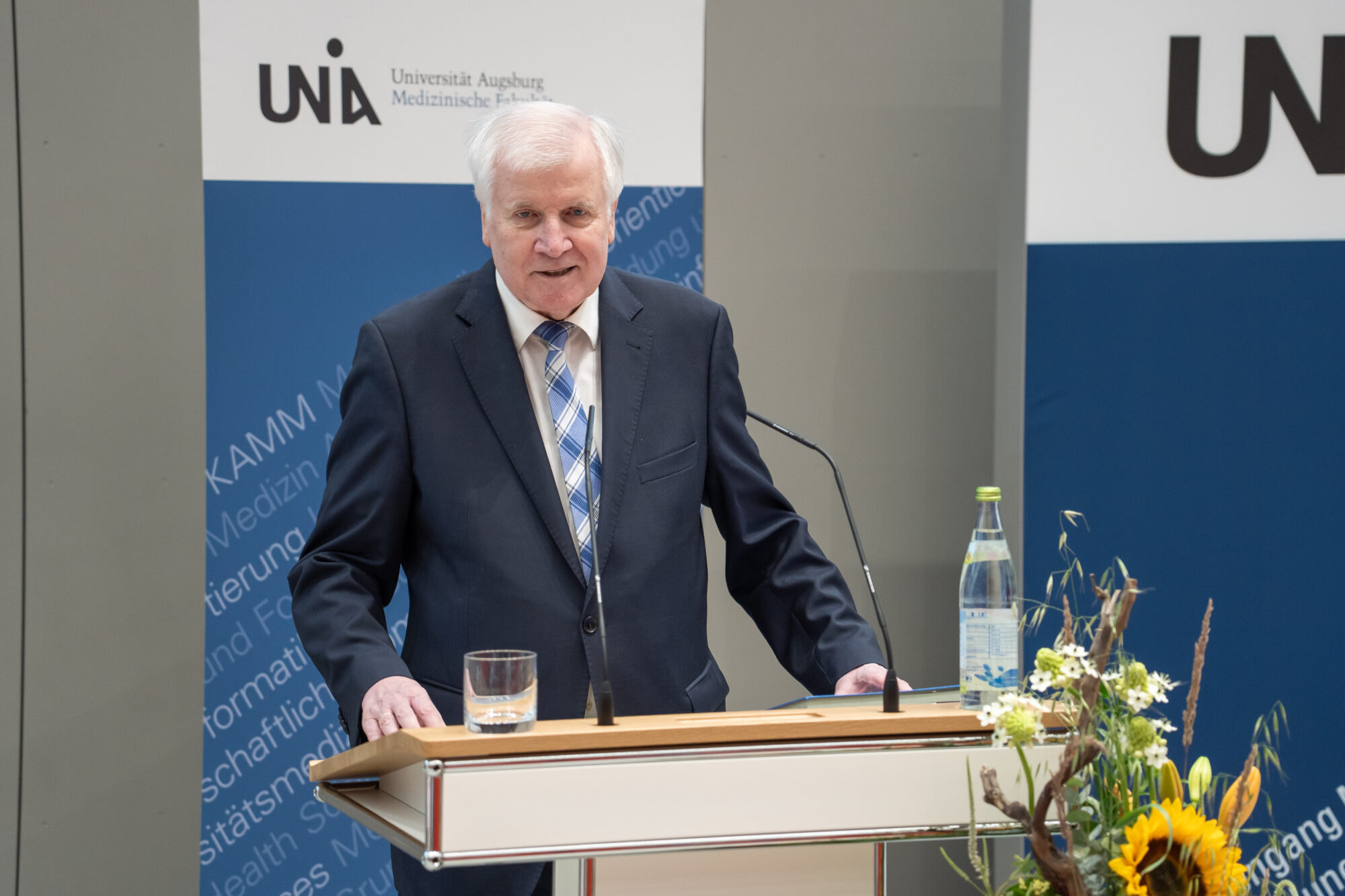 Ehrendoktorwürde für Horst Seehofer | Augsburg würdigt politischen Gründungsvater der Universitätsmedizin