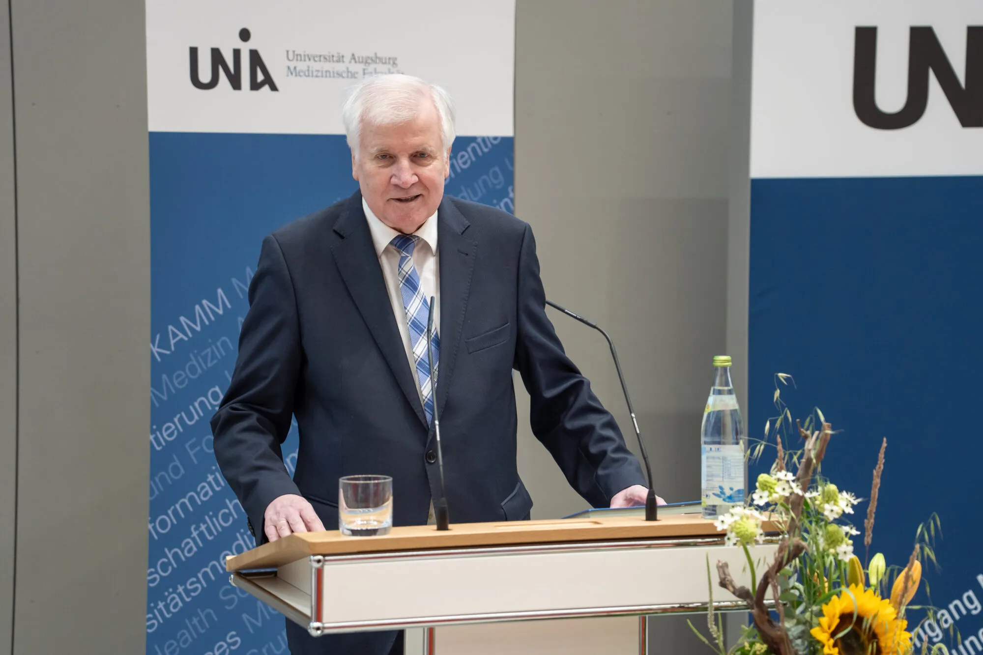 Ehrendoktorwürde für Horst Seehofer | Augsburg würdigt politischen Gründungsvater der Universitätsmedizin