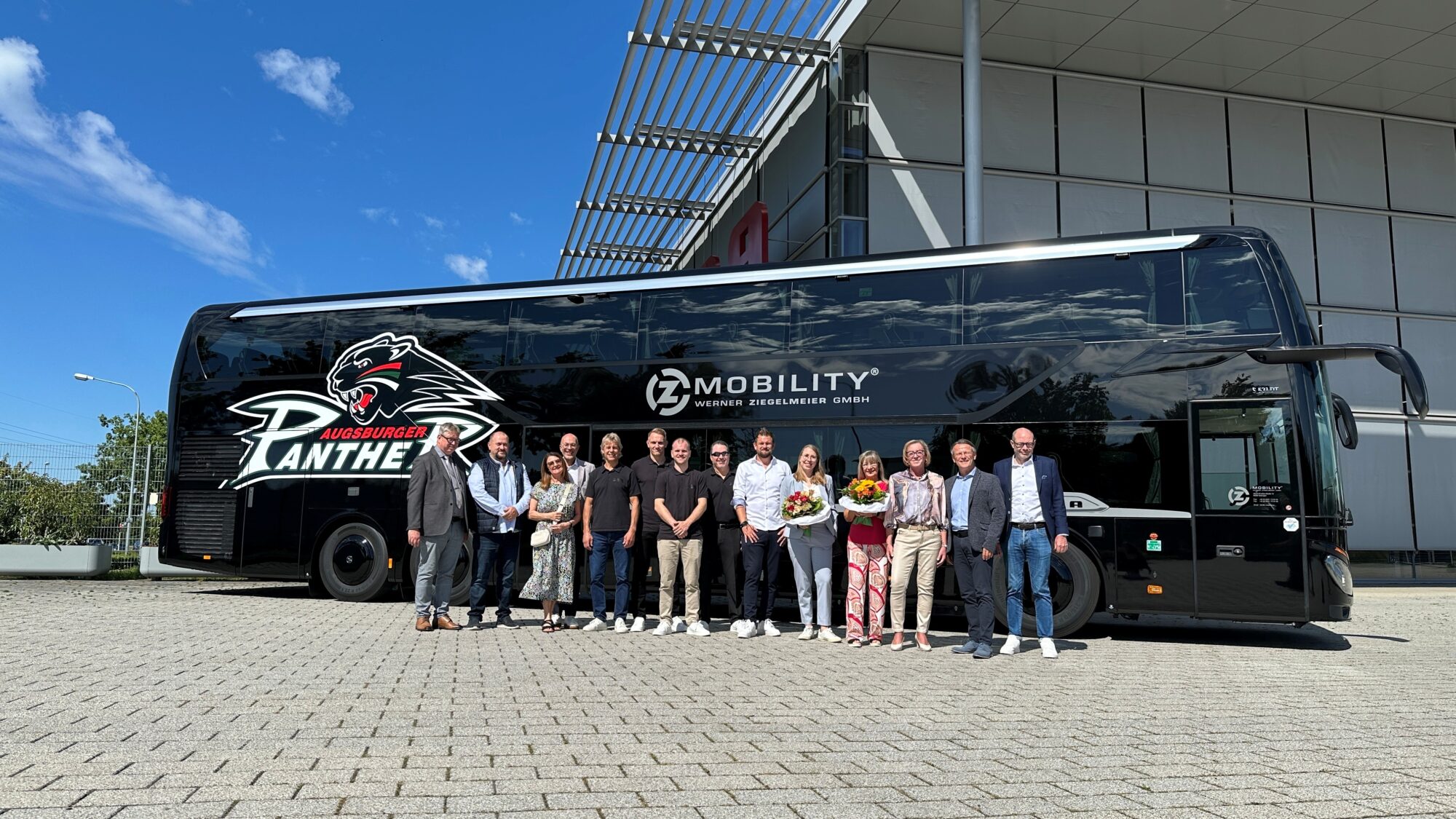 Augsburger Panther erhalten neuen Mannschaftsbus