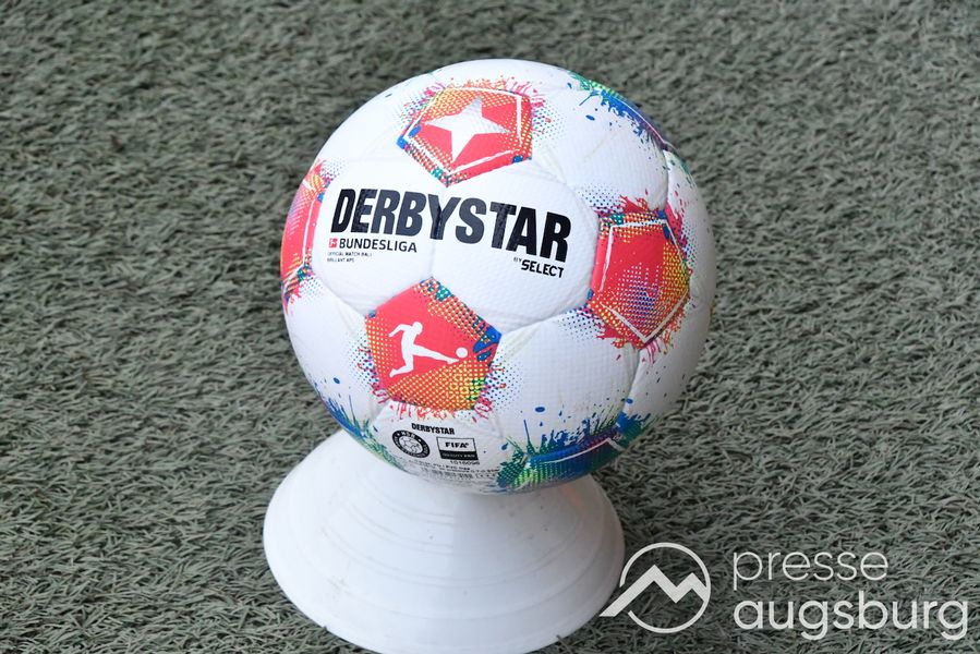 fca-Familientag - 39 fußball symbolbild