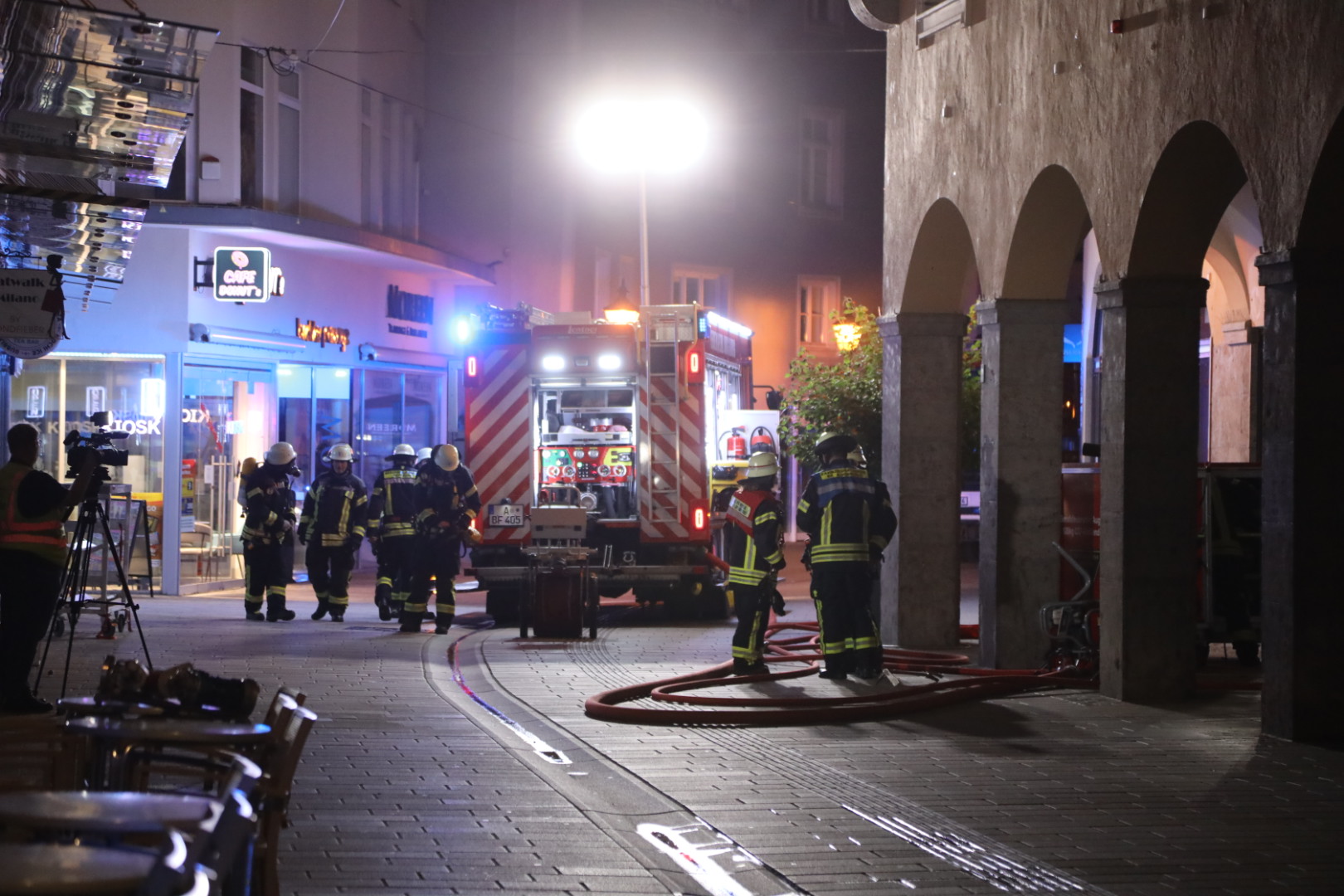 Brand in Augsburger Innenstadt: Feuerwehr löscht Trafostation im Keller