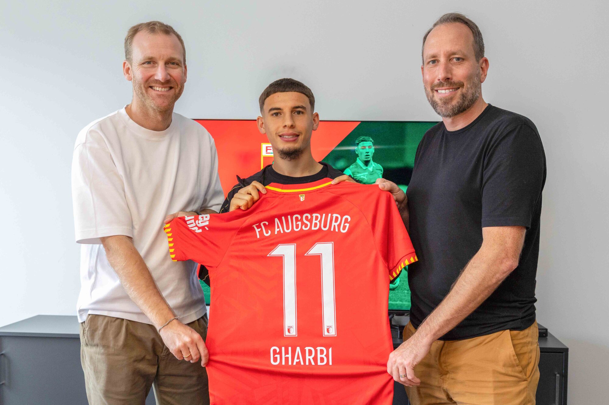 FC Augsburg holt Ismaël Gharbi und gibt Dong ab