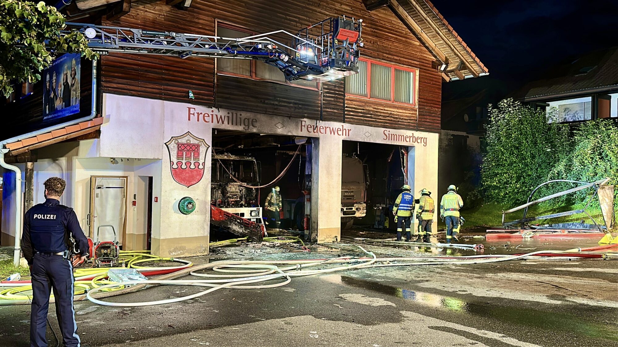 Feuerwehrhaus in Simmerberg bei Weiler brennt
