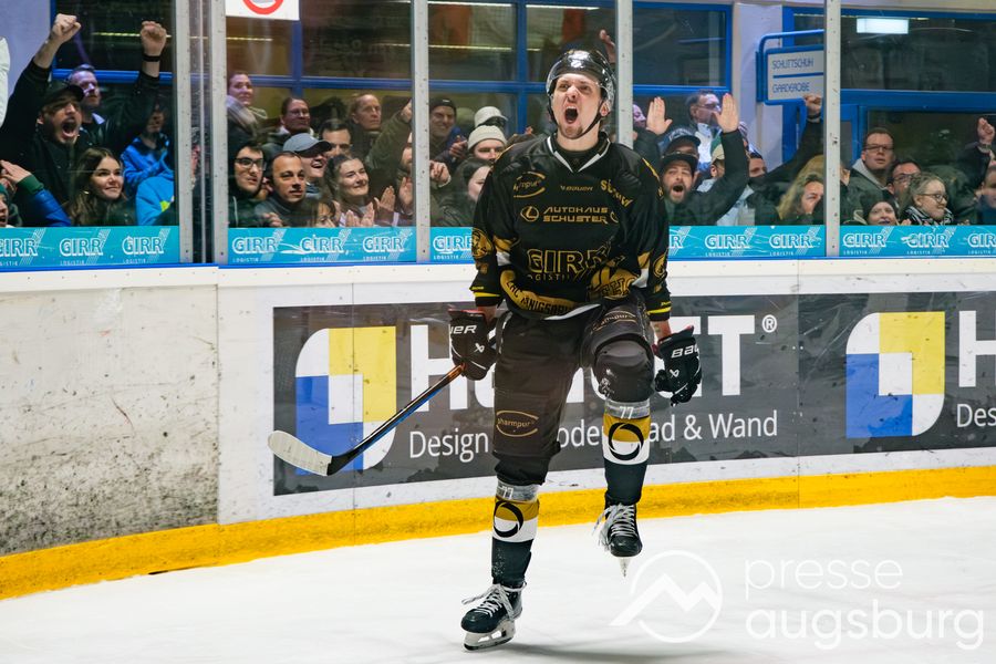 Eishockey, Herren, Bayernliga, EHC Königsbrunn vs. TSV Erding : Anton Egle (77, EHC Königsbrunn) Tor zum 3 : 4