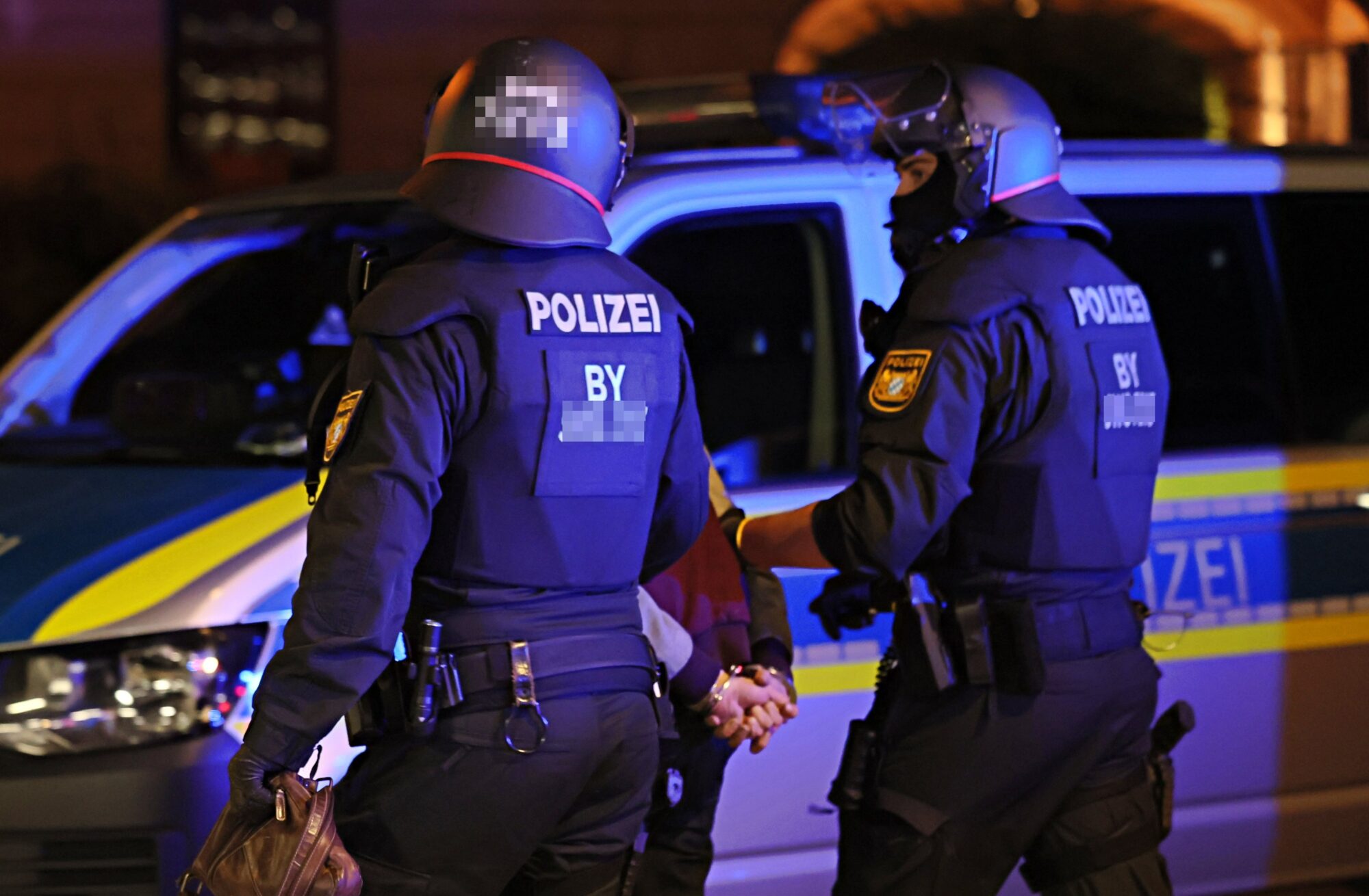 EuroCity evakuiert | Spektakulärer Polizeieinsatz am Bahnhof Memmingen