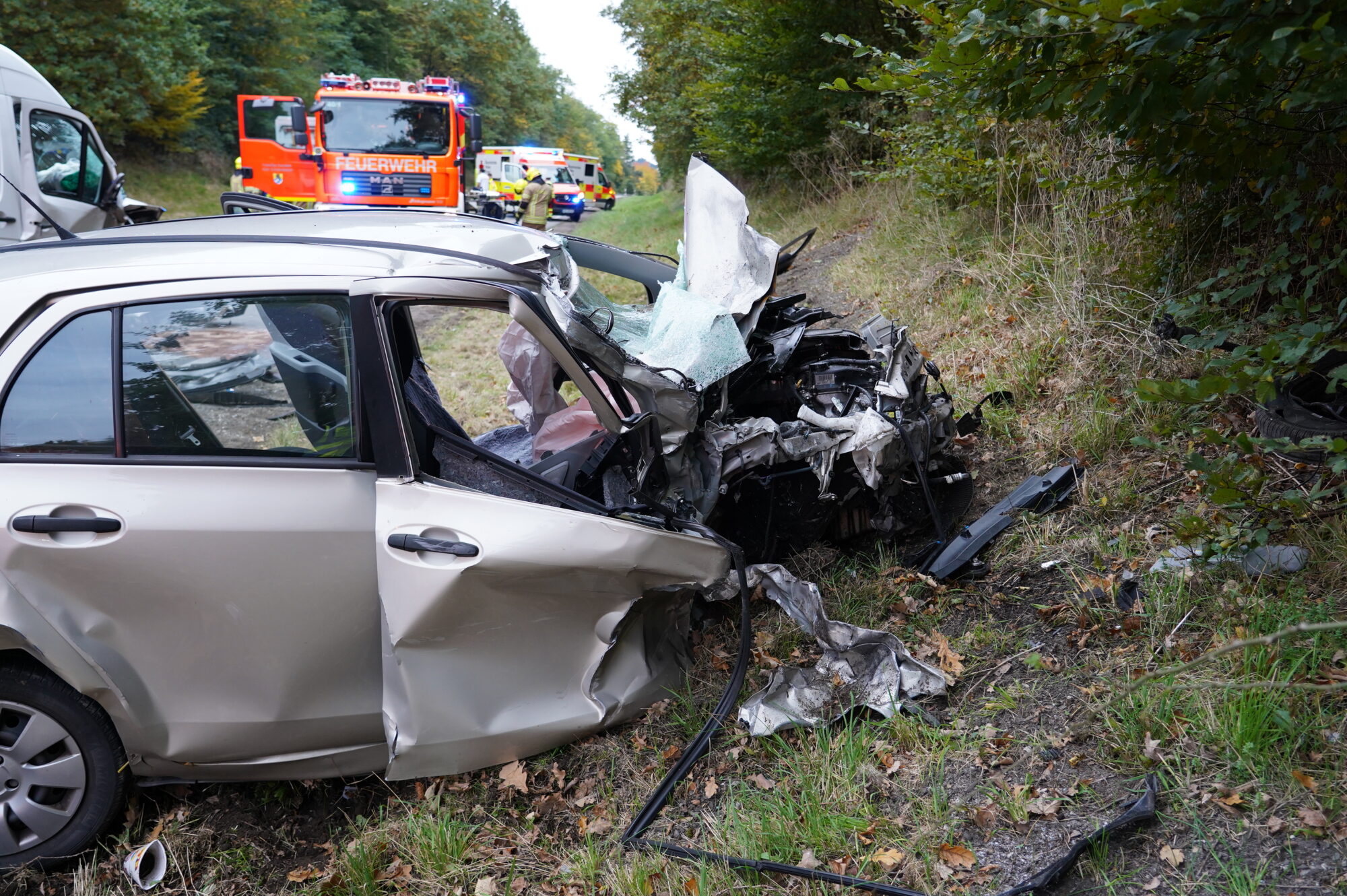 Schutzengel an Bord: Autofahrerin überlebt schweren Unfall auf der B300 bei Schrobenhausen
