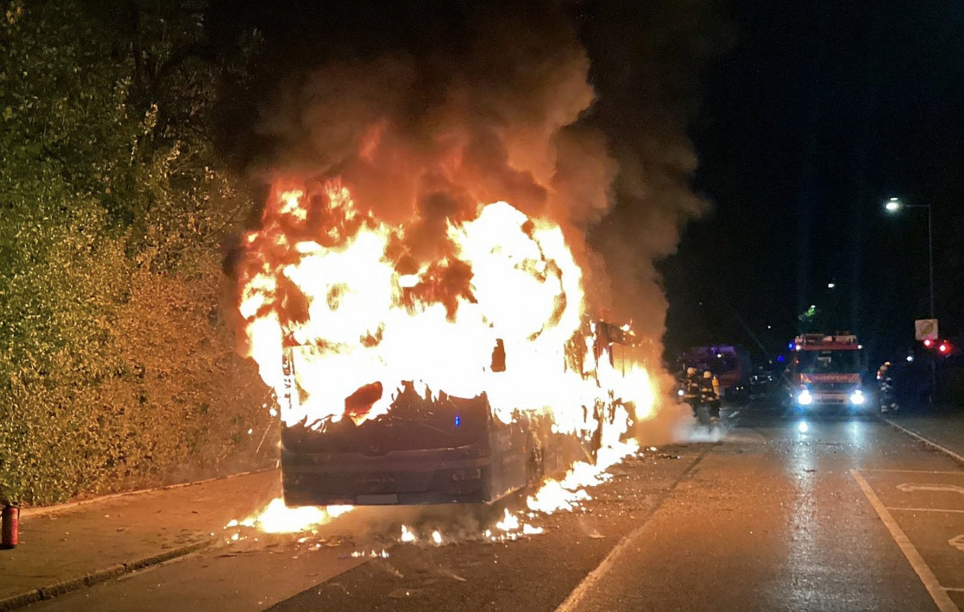 Bus in Flammen: Vollbrand in München-Laim sorgt für Schäden und Sperrungen