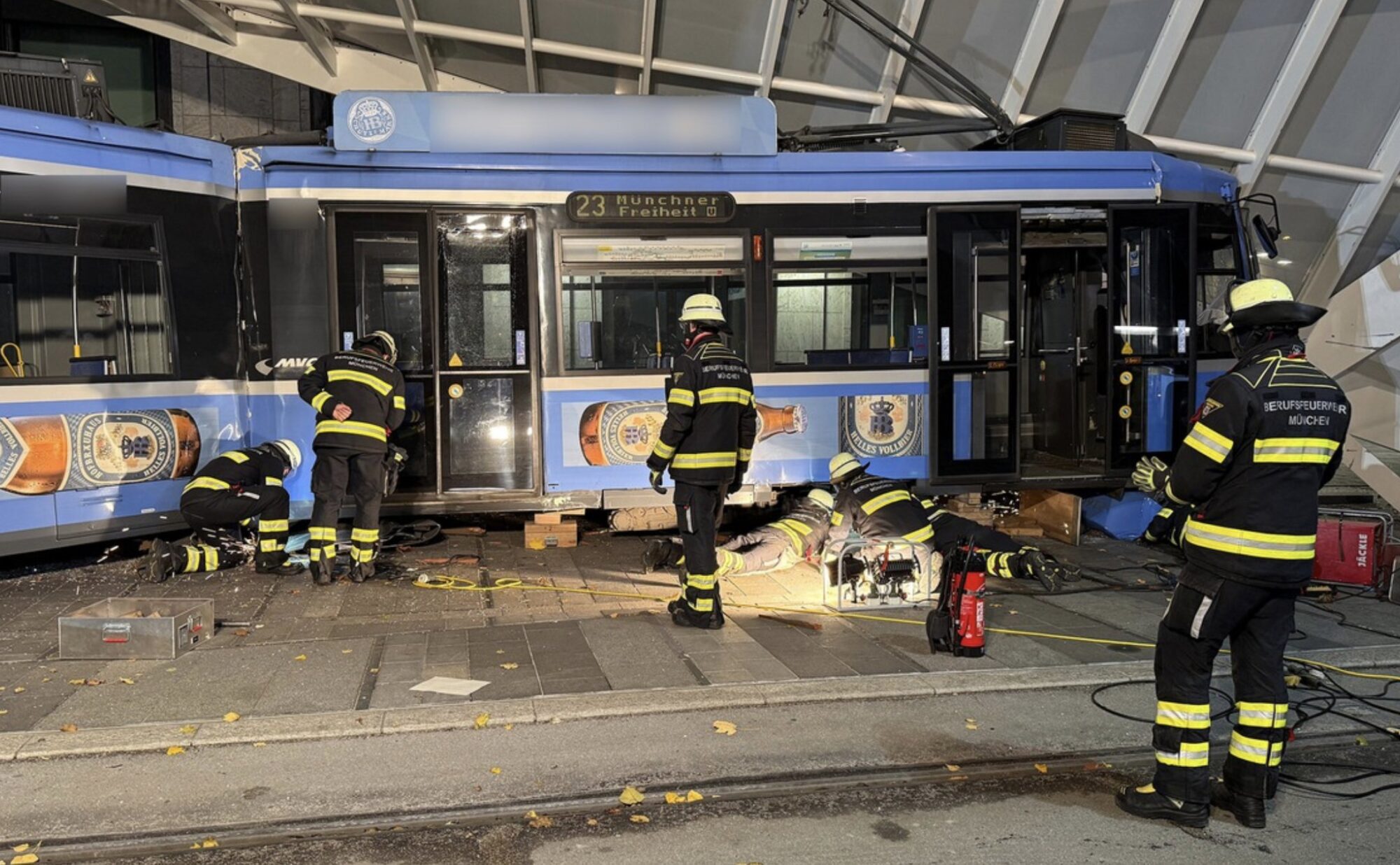 Trambahn in München entgleist – Fahrer und drei weitere Personen verletzt
