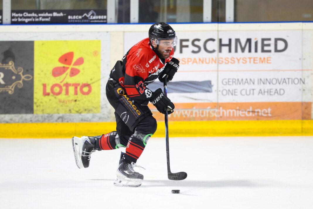 Eishockey, Herren, Bayernliga, EHC Königsbrunn vs. EV Dingolfing Isar Rats : Stefan Rodrigues (23, EHC Königsbrunn)