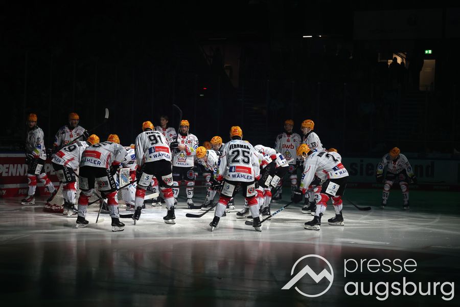 Deutliche Niederlage | Siegesserie der Augsburger Panther reißt gegen Bremerhaven 36 Deutliche Niederlage | Siegesserie Der Augsburger Panther Reißt Gegen Bremerhaven