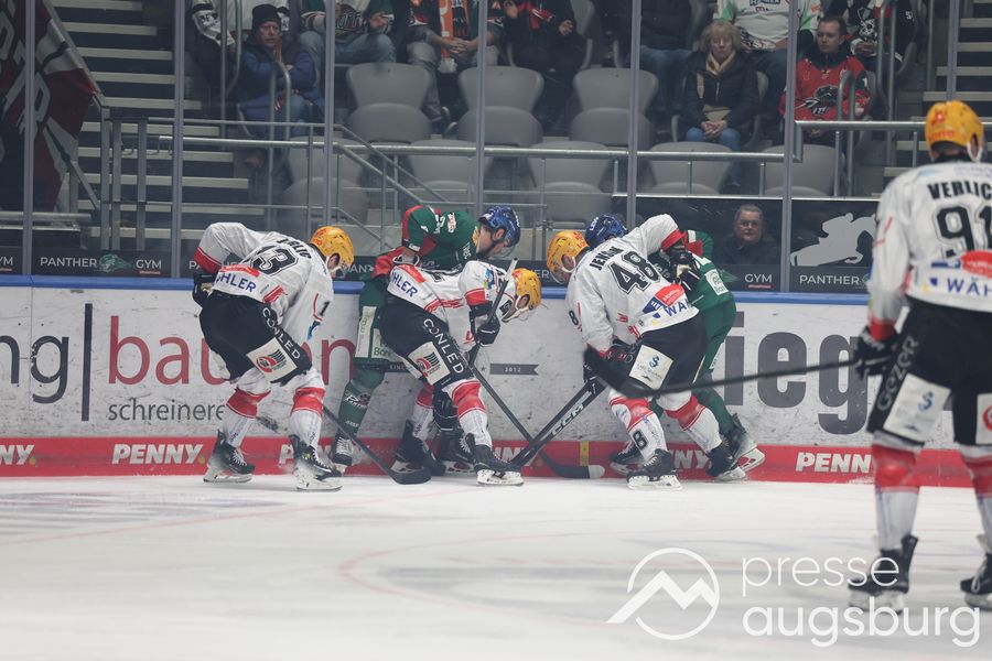 Deutliche Niederlage | Siegesserie der Augsburger Panther reißt gegen Bremerhaven 40 Deutliche Niederlage | Siegesserie Der Augsburger Panther Reißt Gegen Bremerhaven