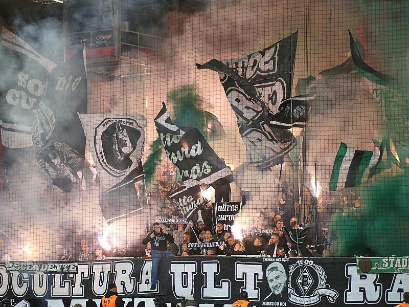 Fußball-Gewalt geht zurück - Pyrotechnik-Missbrauch steigt stark 2 Fußball-Gewalt Geht Zurück - Pyrotechnik-Missbrauch Steigt Stark