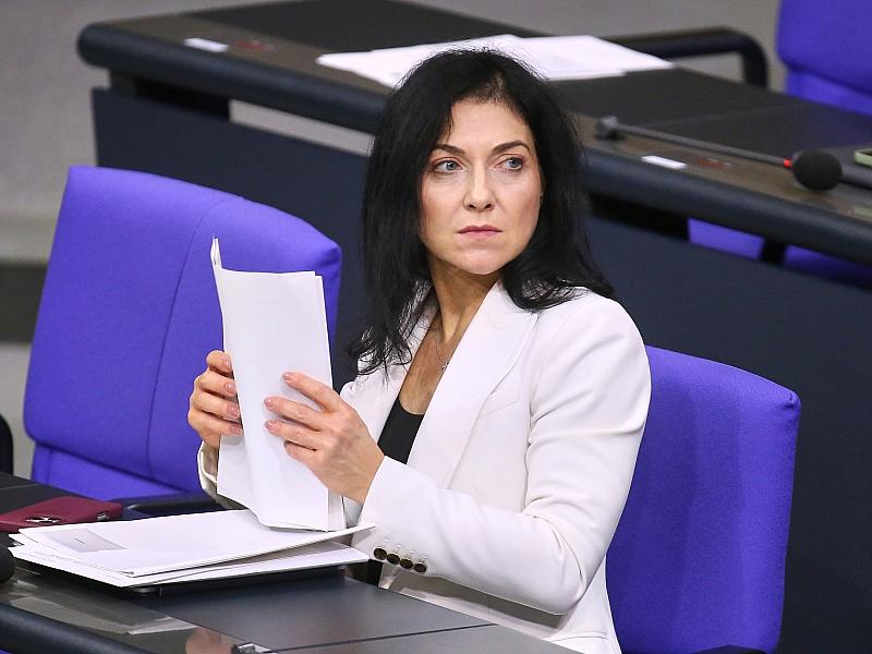 Grüne werfen Reiche Untätigkeit in Chipkrise vor 2 Grüne Werfen Reiche Untätigkeit In Chipkrise Vor
