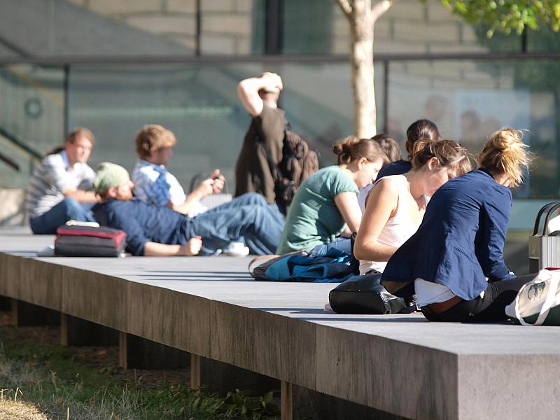 Studie: Bürokratie belastet private Hochschulen 2 Studie: Bürokratie Belastet Private Hochschulen
