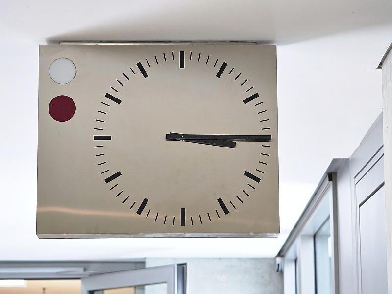 Uhren auf Normalzeit umgestellt 2 Uhren Auf Normalzeit Umgestellt