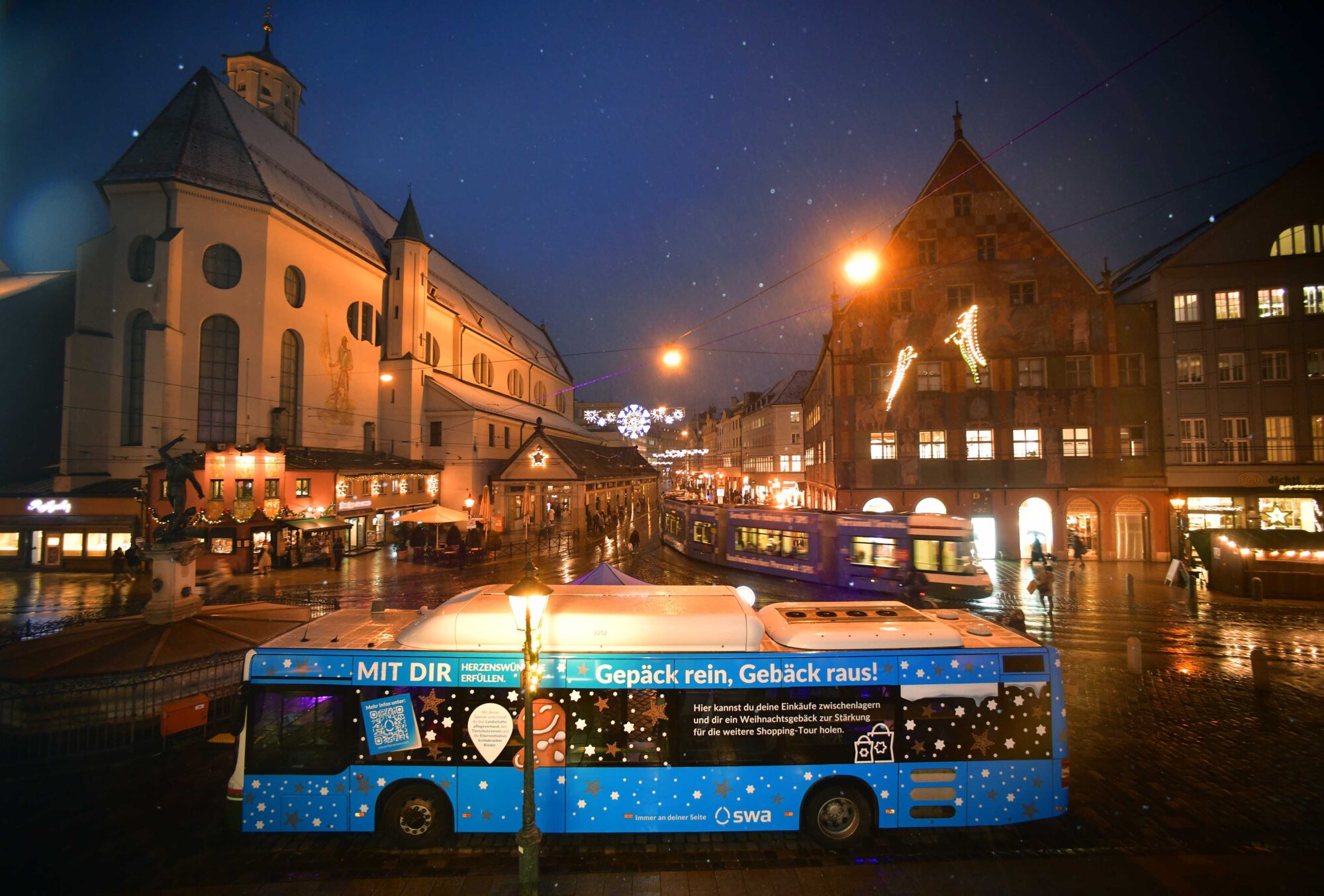 Stadtwerke Augsburg bringen Weihnachtszauber auf Schienen und Straßen