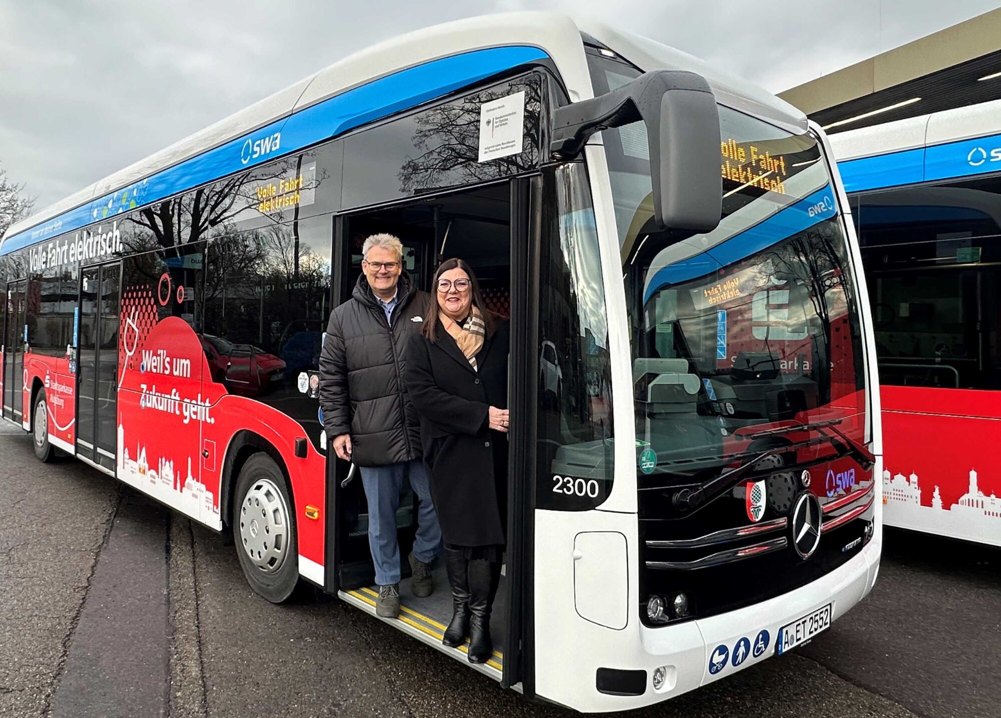Emissionsfreier Nahverkehr: swa testen zwei eBusse im Fahrgastbetrieb